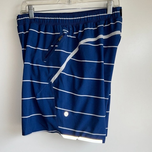 Lululemon Surge 7" blue white striped lined shorts large - Picture 1 of 6